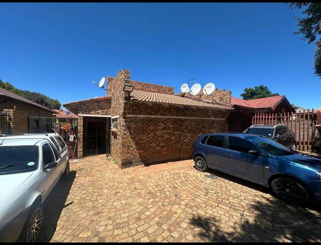 6 BEDROOM HOUSE FOR SALE IN MALVERN